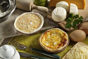 Quiche with 3 cheeses